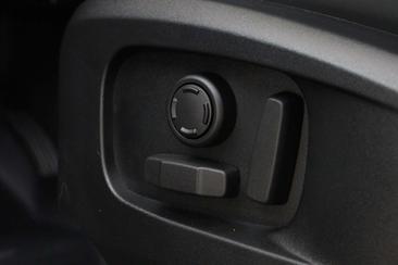 Land Rover Defender 110 P300e — photo 30