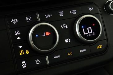 Land Rover Defender 110 P300e — photo 31