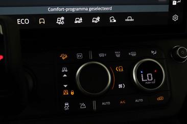 Land Rover Defender 110 P300e — photo 34