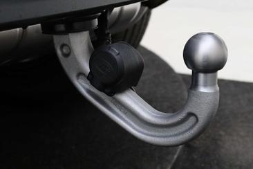 Land Rover Defender 110 P300e — photo 43
