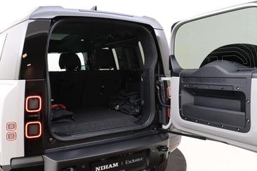 Land Rover Defender 110 P300e — photo 44