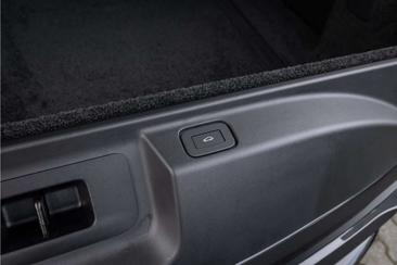 Land Rover Range Rover P550e — photo 38