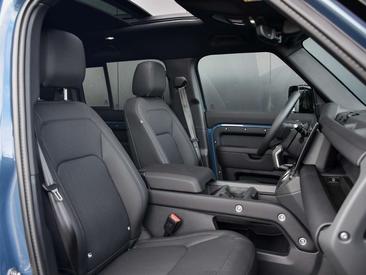 Land Rover Defender 110 P300e — photo 7