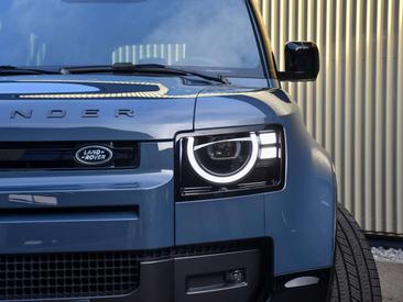 Land Rover Defender 110 P300e — photo 10