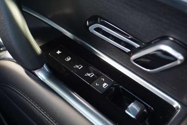 Land Rover Range Rover P460e — photo 15