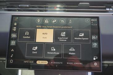 Land Rover Range Rover P460e — photo 18