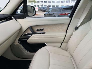Land Rover Range Rover P440e — photo 17