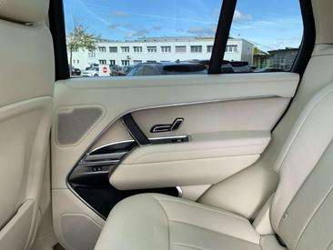 Land Rover Range Rover P440e — photo 18