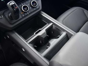 Land Rover Defender 110 P300e — photo 16