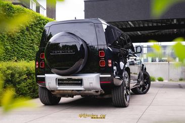 Land Rover Defender 110 P400e — photo 5