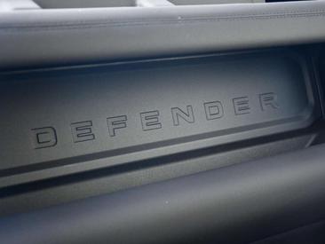 Land Rover Defender 110 P300e — photo 22