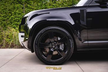 Land Rover Defender 110 P400e — photo 10