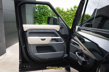 Land Rover Defender 110 P400e — photo 11