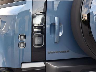 Land Rover Defender 110 P300e — photo 24