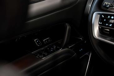 Land Rover Range Rover P550e — photo 45