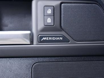 Land Rover Defender 110 P300e — photo 25