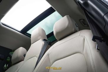 Land Rover Defender 110 P400e — photo 18