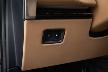 Land Rover Range Rover P550e — photo 37