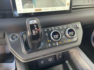 Land Rover Defender 110 D250 — photo 18