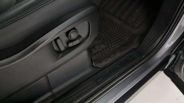 Land Rover Defender 110 D250 — photo 10