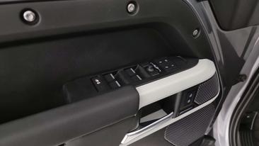 Land Rover Defender 110 D250 — photo 19
