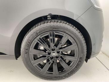 Land Rover Range Rover P460e — photo 9