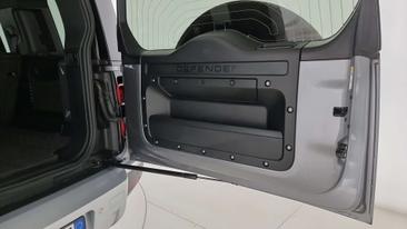 Land Rover Defender 110 D250 — photo 23