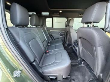 Land Rover Defender 110 D250 — photo 5
