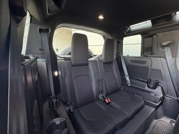 Land Rover Defender 110 D250 — photo 6