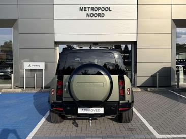 Land Rover Defender 110 P300e — photo 5