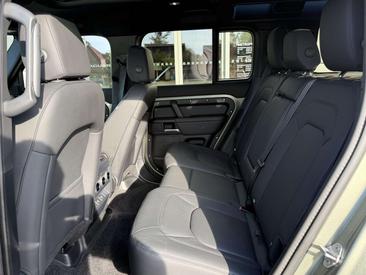 Land Rover Defender 110 P300e — photo 7