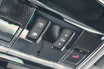 Land Rover Range Rover Sport P550e — photo 20