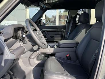 Land Rover Defender 110 P300e — photo 9