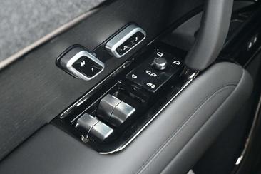 Land Rover Range Rover Sport P550e — photo 22