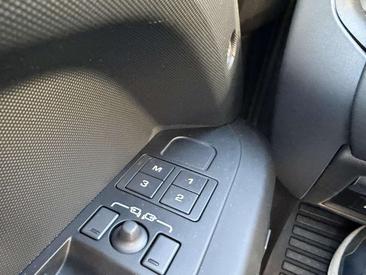 Land Rover Defender 110 P300e — photo 13