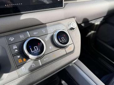Land Rover Defender 110 P300e — photo 14