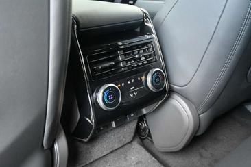 Land Rover Range Rover Sport P550e — photo 38