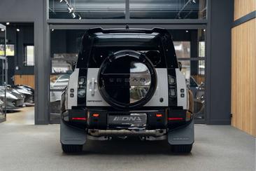 Land Rover Defender 110 P300e — photo 4