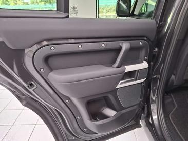 Land Rover Defender 110 D200 — photo 20