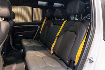 Land Rover Defender 110 P300e — photo 10