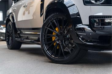 Land Rover Defender 110 P300e — photo 13
