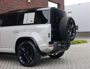 Land Rover Defender P635 — photo 10