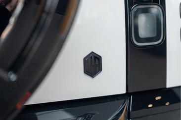 Land Rover Defender 110 P300e — photo 20