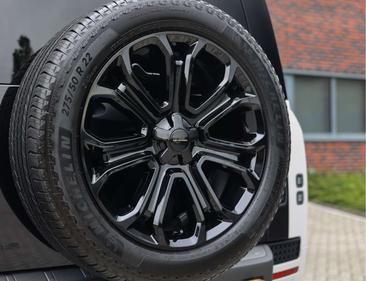 Land Rover Defender P635 — photo 11