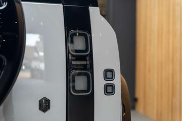Land Rover Defender 110 P300e — photo 22
