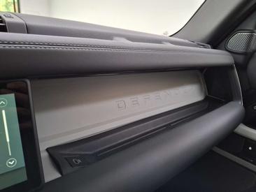 Land Rover Defender 110 D200 — photo 35