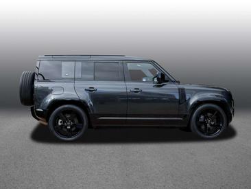 Land Rover Defender 110 D300 — photo 6