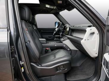 Land Rover Defender 110 D300 — photo 7