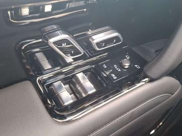 Land Rover Range Rover Sport SV — photo 11