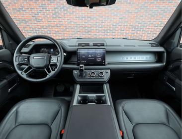 Land Rover Defender 110 P300e — photo 3